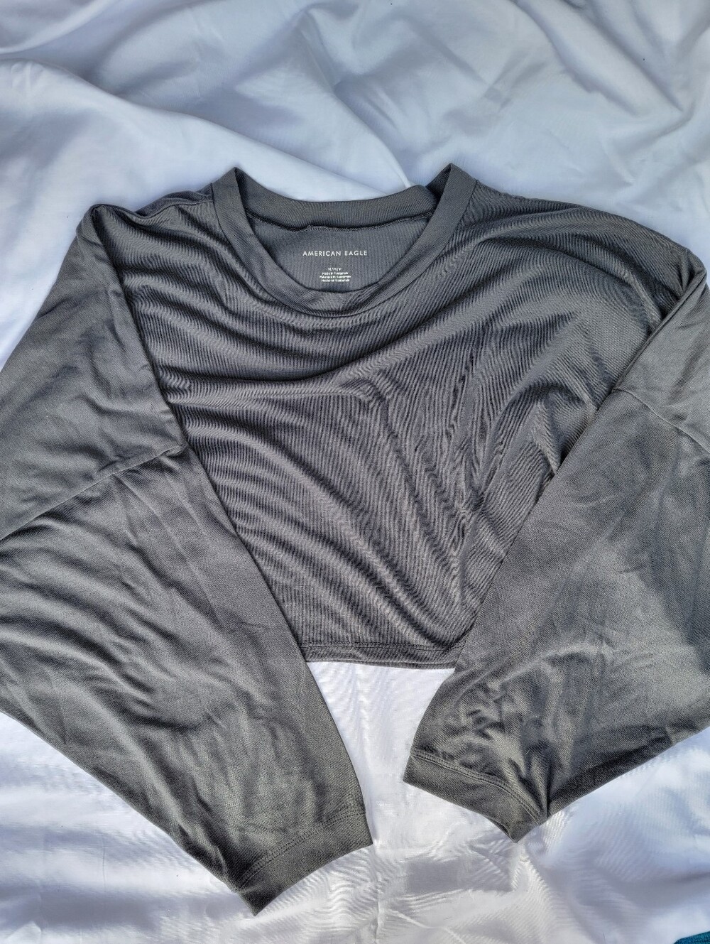 American Eagle Outfitters Casual Gray Cropped Long-Sleeve Top